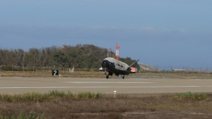 x37b-space-plane-landing-oct17-2014-closeup