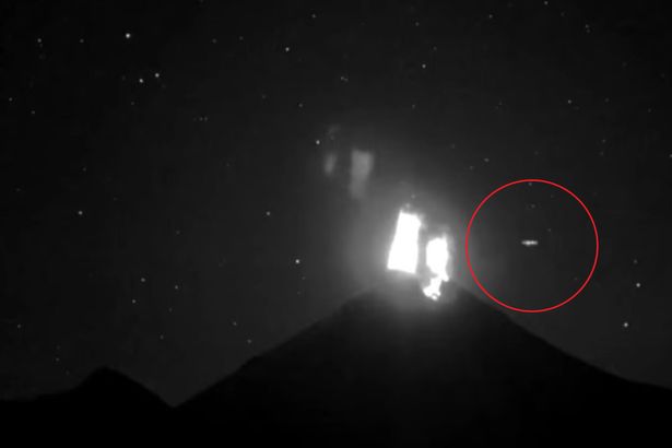 UFO-appears-at-top-of-Mexican-volcano